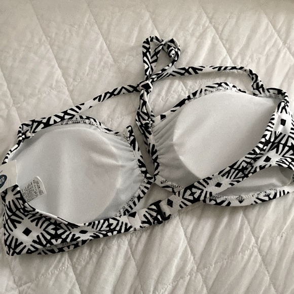 NWT Old Navy bikini top - Picture 3 of 5